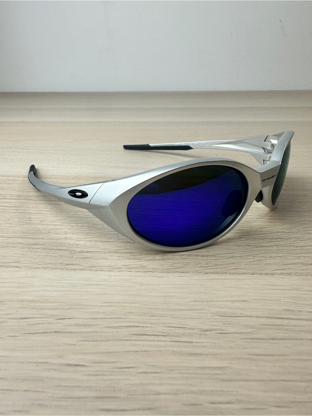 Oakley OO9438 Matte Silver Frame/Blue Prizm Polarized Lenses